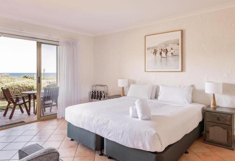 Canal Rocks Beachfront Apartments