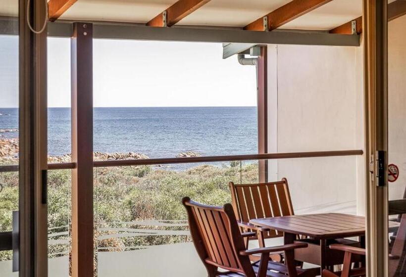 Canal Rocks Beachfront Apartments