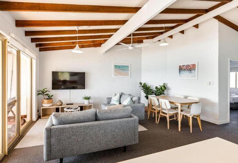 Canal Rocks Beachfront Apartments