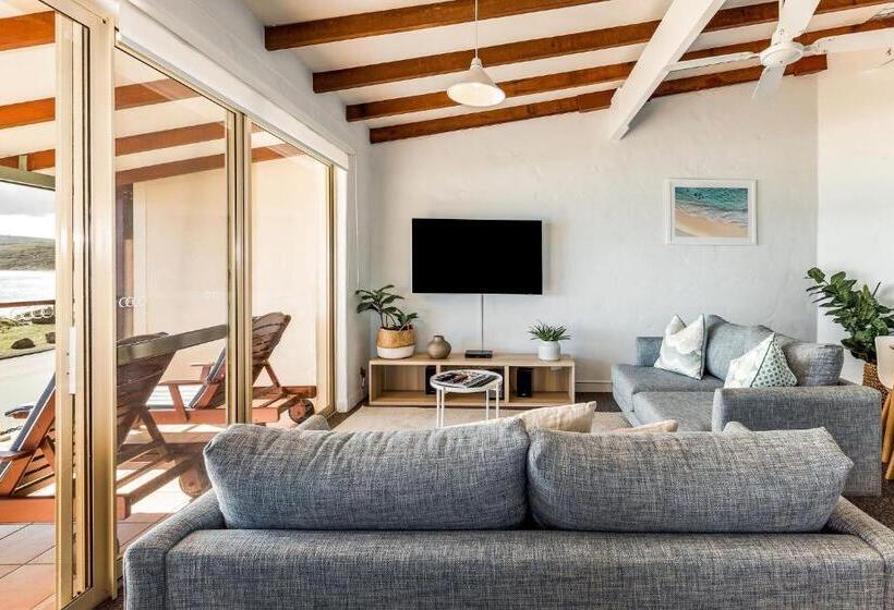 Canal Rocks Beachfront Apartments