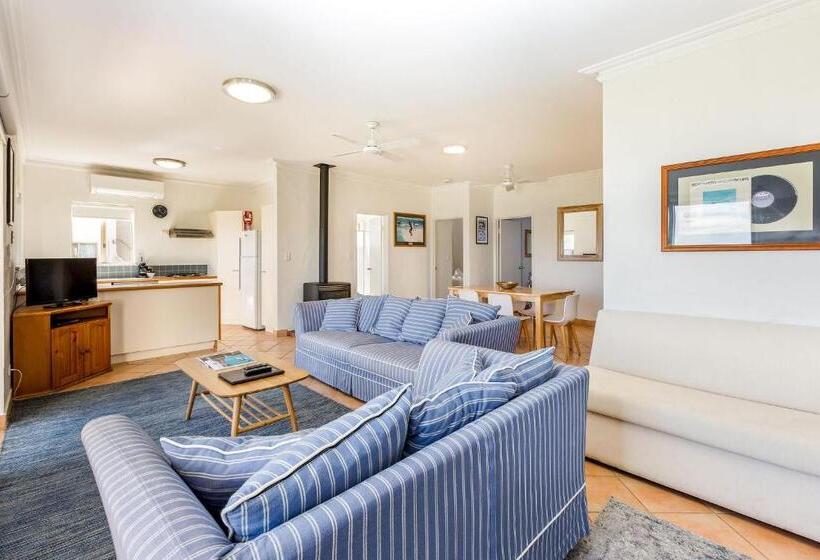 Canal Rocks Beachfront Apartments