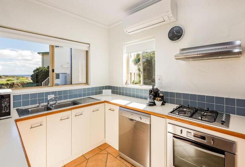 Canal Rocks Beachfront Apartments