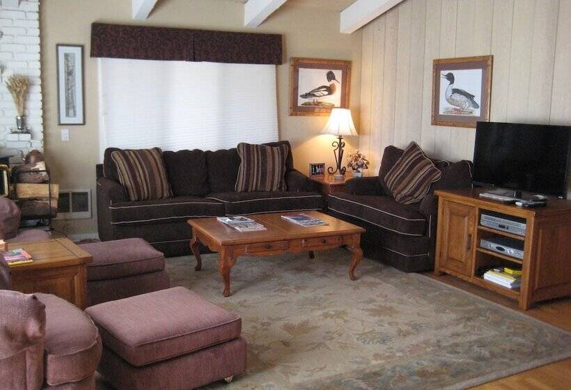 Chateau Sans Nom By Mammoth Reservation Bureau