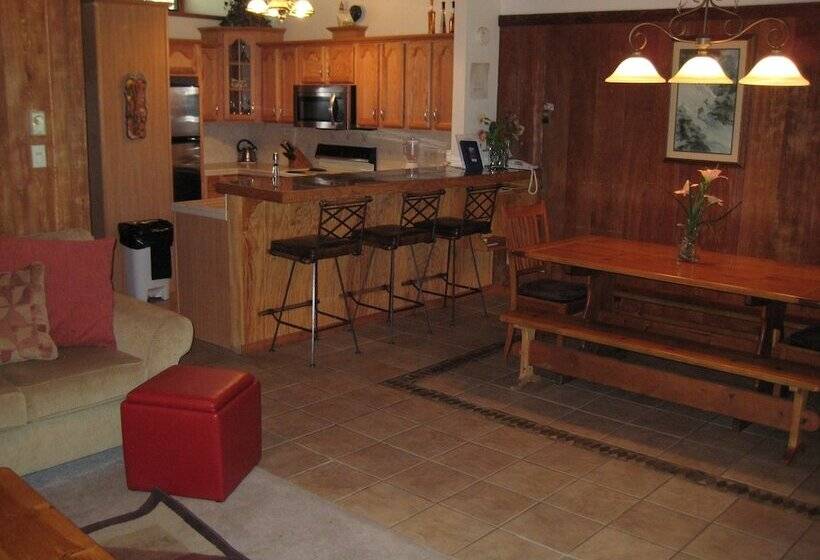 Chateau Sans Nom By Mammoth Reservation Bureau