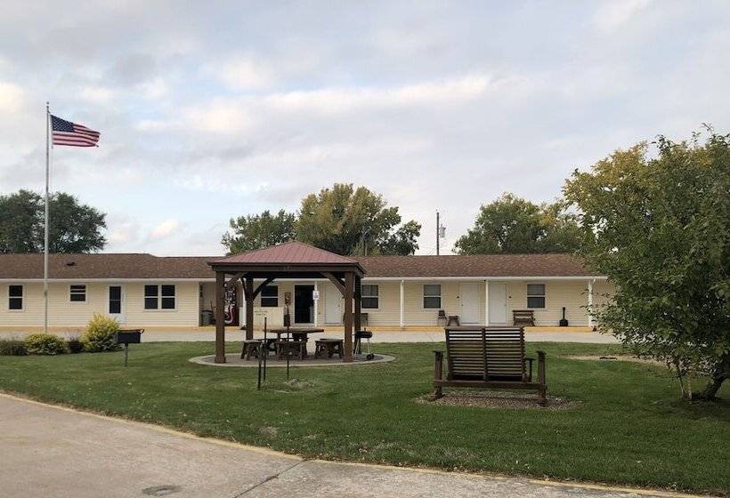 Hawkeye Motel