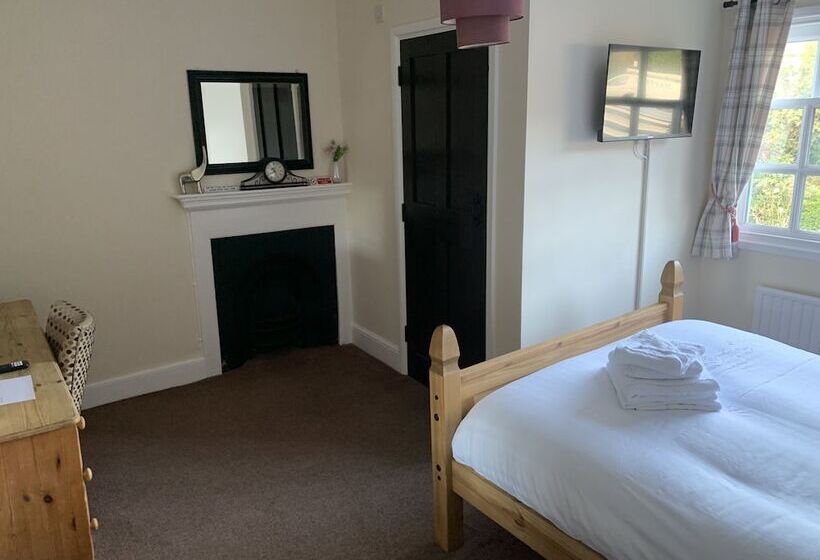 The Cromwell Arms Inn