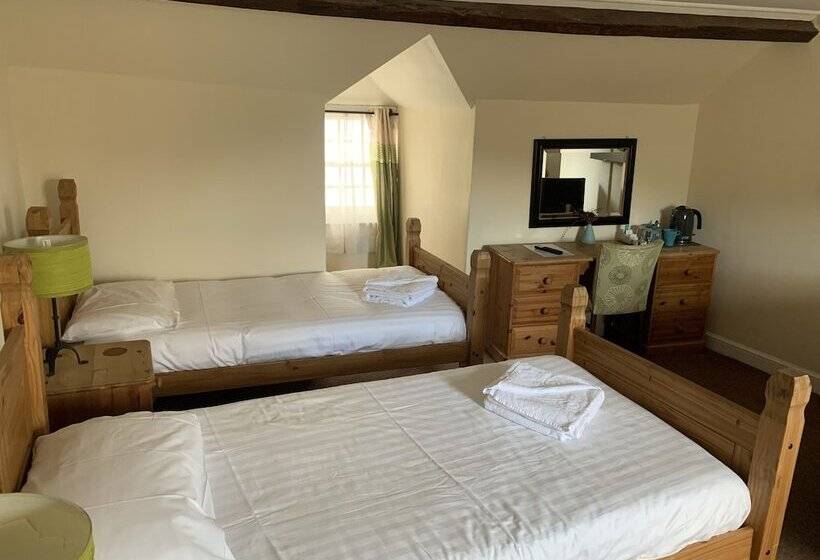 The Cromwell Arms Inn