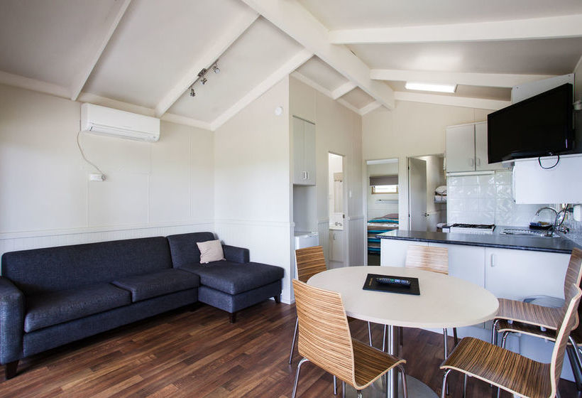 Отель Nrma Bairnsdale Riverside Holiday Park