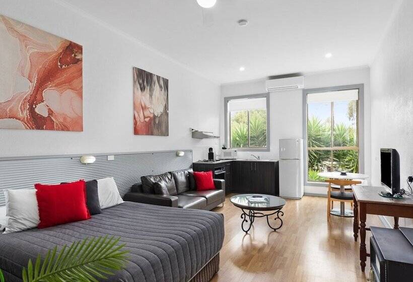 هتل Blue Lake Holiday Park