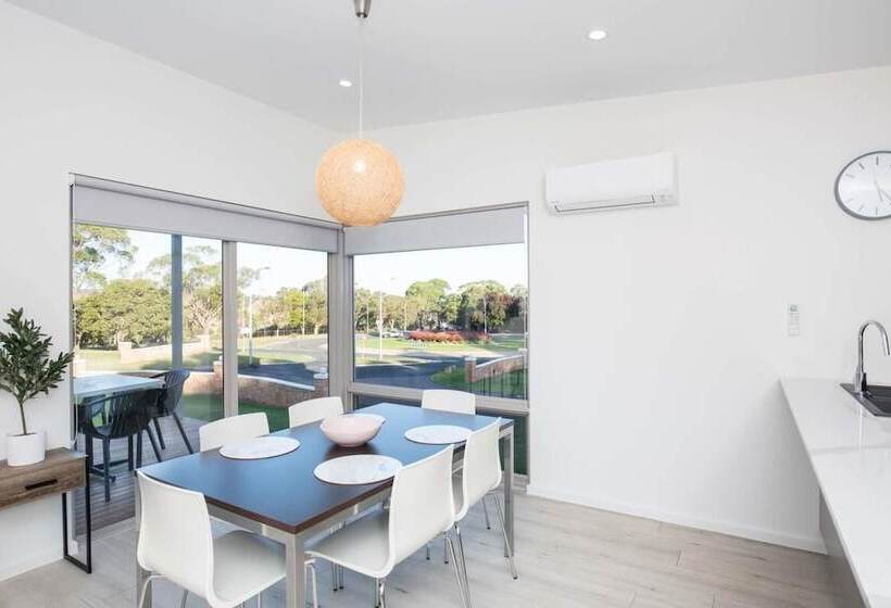 هتل Blue Lake Holiday Park