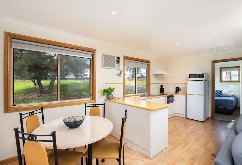 هتل Blue Lake Holiday Park