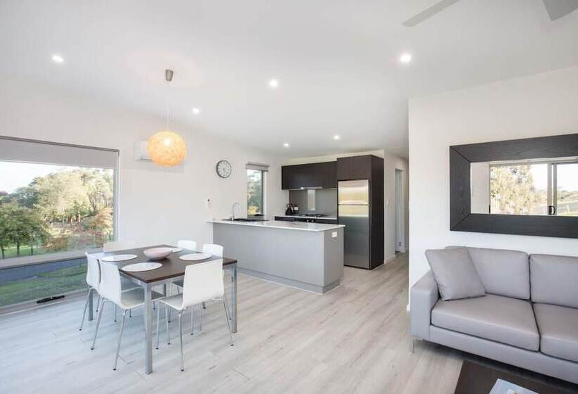 هتل Blue Lake Holiday Park