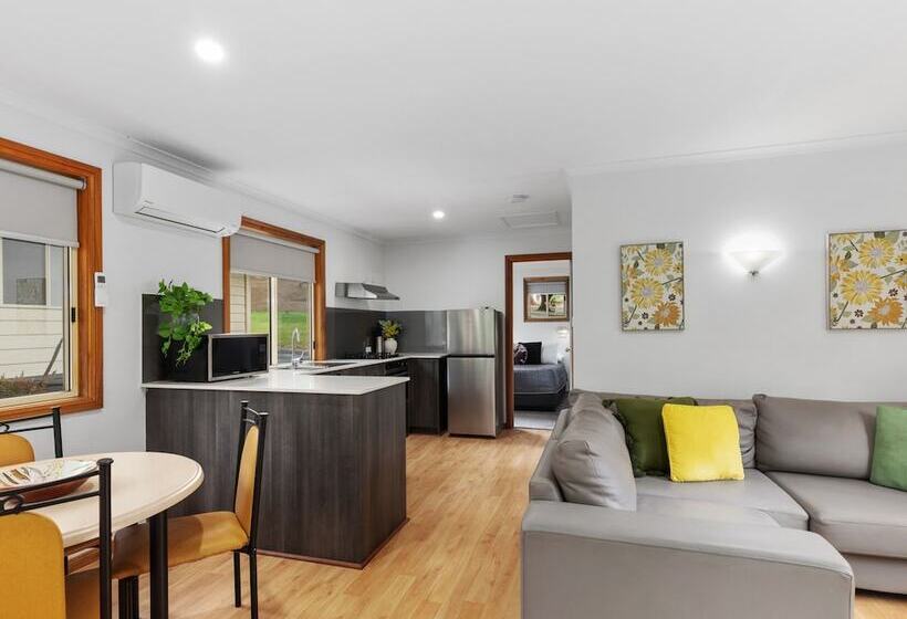 هتل Blue Lake Holiday Park