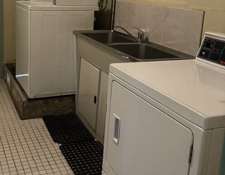 هتل Broken Hill Tourist Lodge