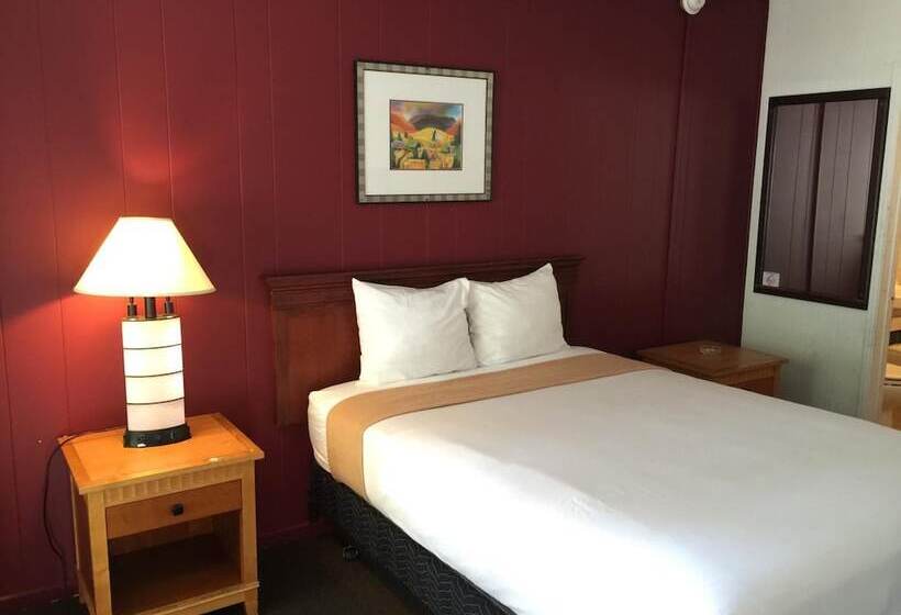 هتل Holiday Lodge