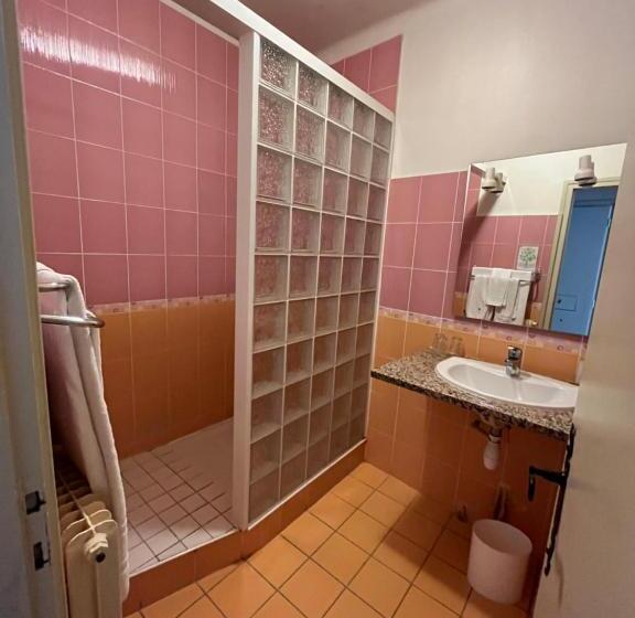 Отель Hôtel Le Coq D Or