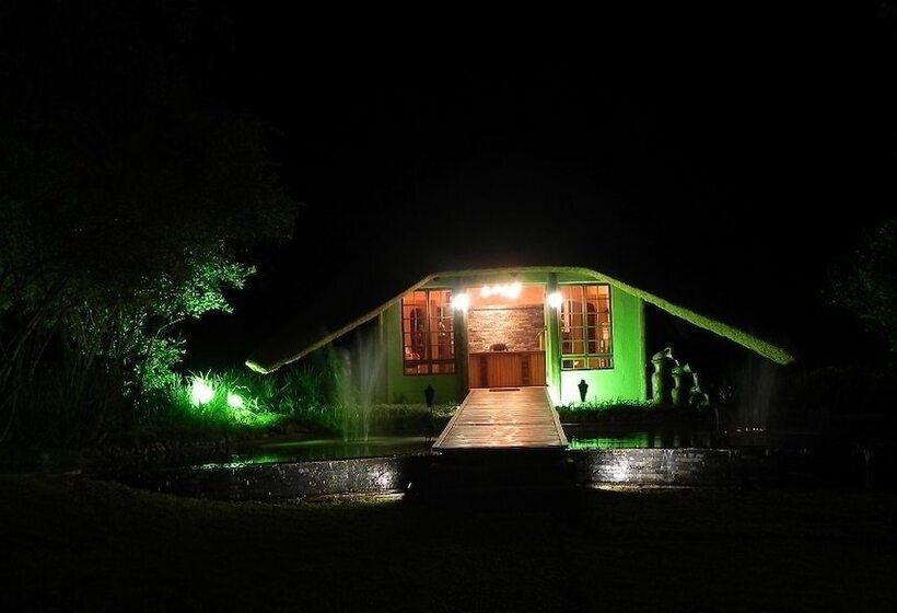 בית מלון כפרי Kwambali Riverside Lodge