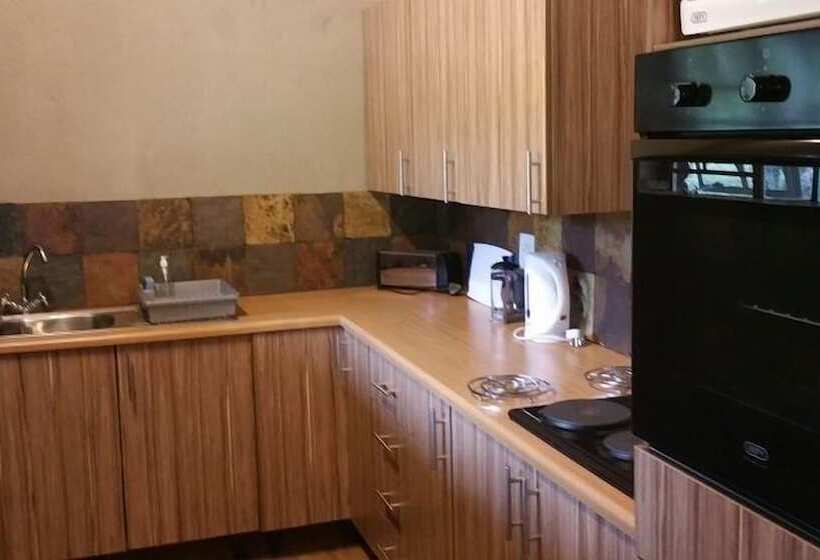 בית מלון כפרי Kwambali Riverside Lodge