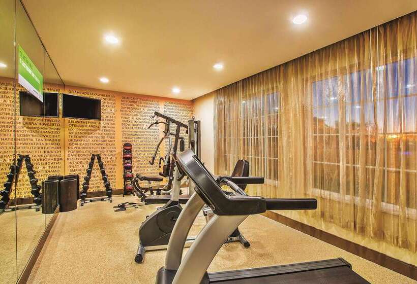 ホテル La Quinta By Wyndham Cotulla