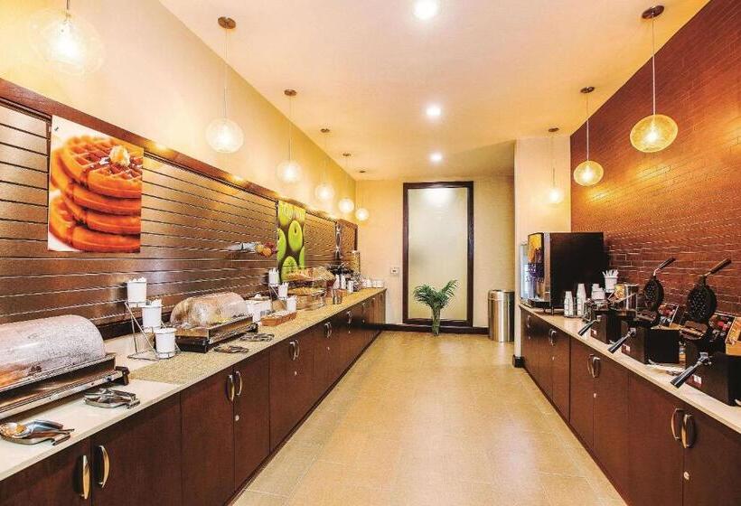 בית מלון כפרי La Quinta By Wyndham Cotulla