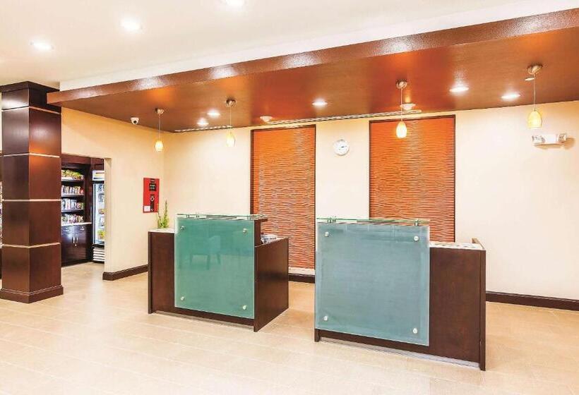 ホテル La Quinta By Wyndham Cotulla