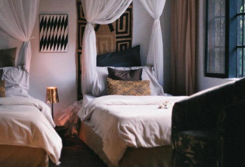 هتل Meru House Lekisilai