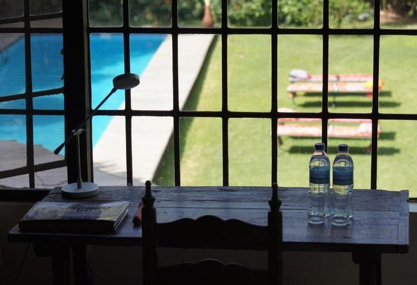 هتل Meru House Lekisilai