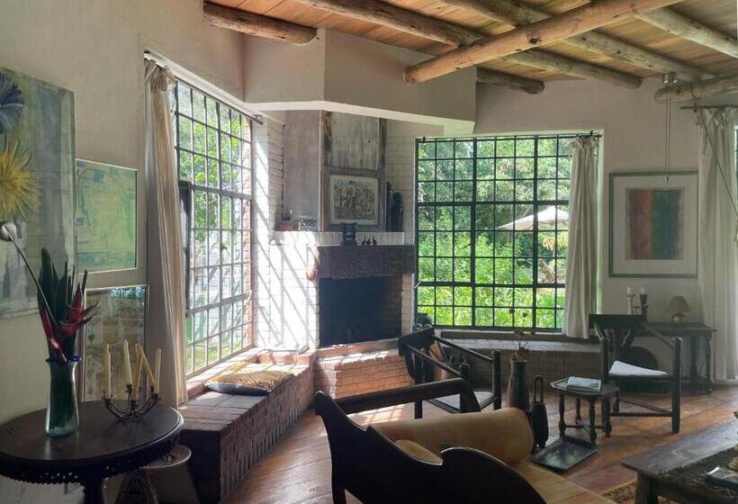 هتل Meru House Lekisilai