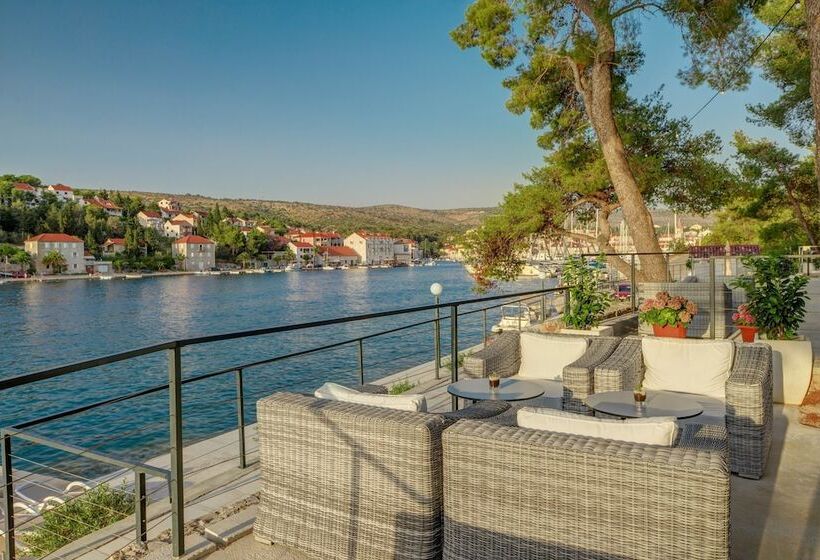 בית מלון כפרי Milna Osam   Adults Only