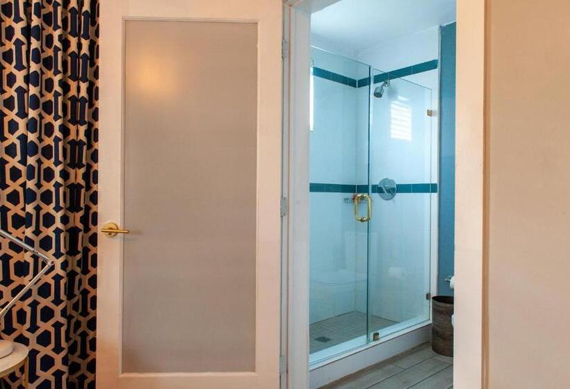 Oceanside Hotel And Suites