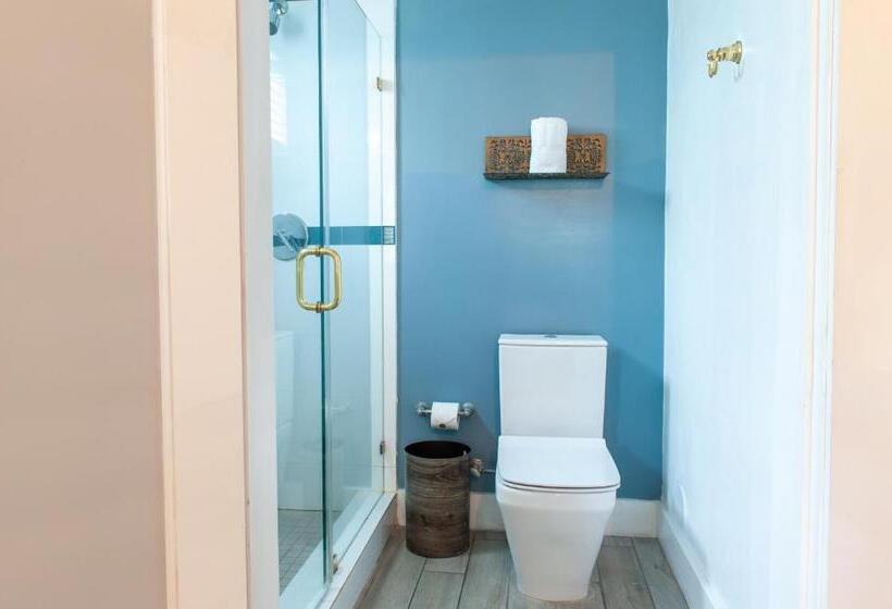 Oceanside Hotel And Suites