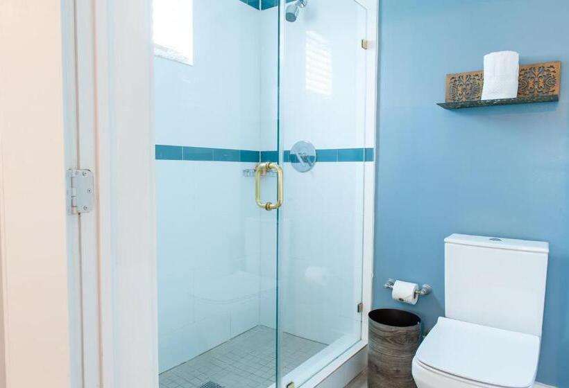 Oceanside Hotel And Suites