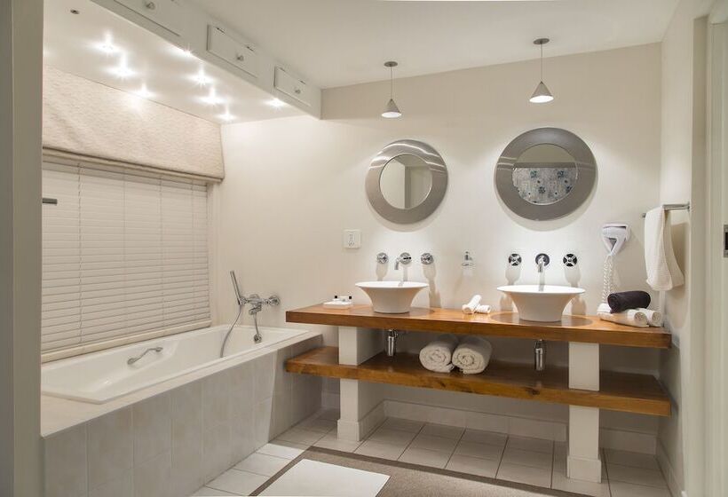 ホテル The Fernery Lodge & Spa