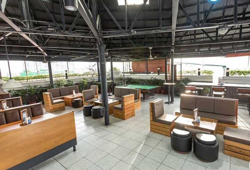 هتل Urban Travellers