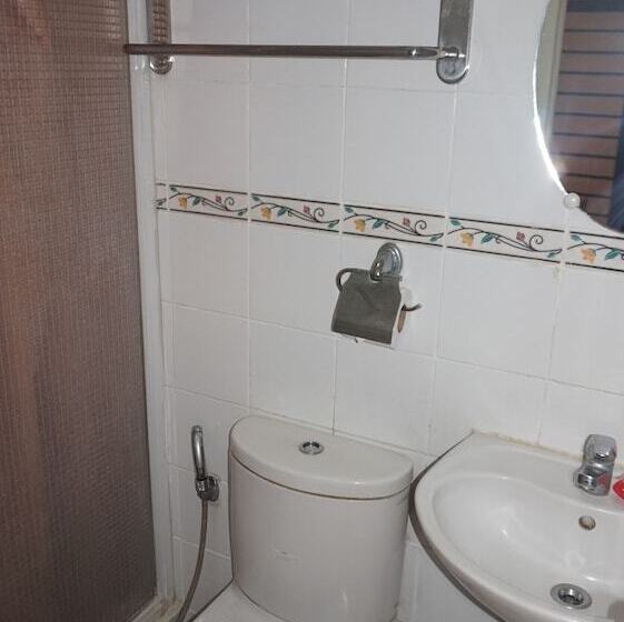 هتل Urban Travellers