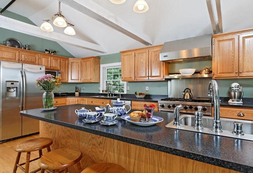 Bed and Breakfast Kennebec Inn