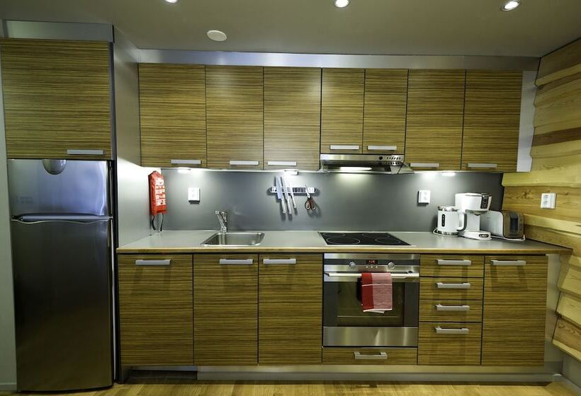 Levi Suites Unna Mànnu