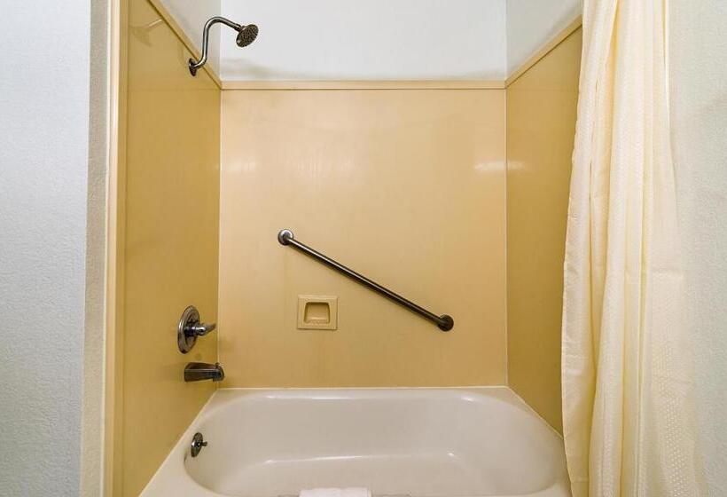 Motel 6new Iberia, La