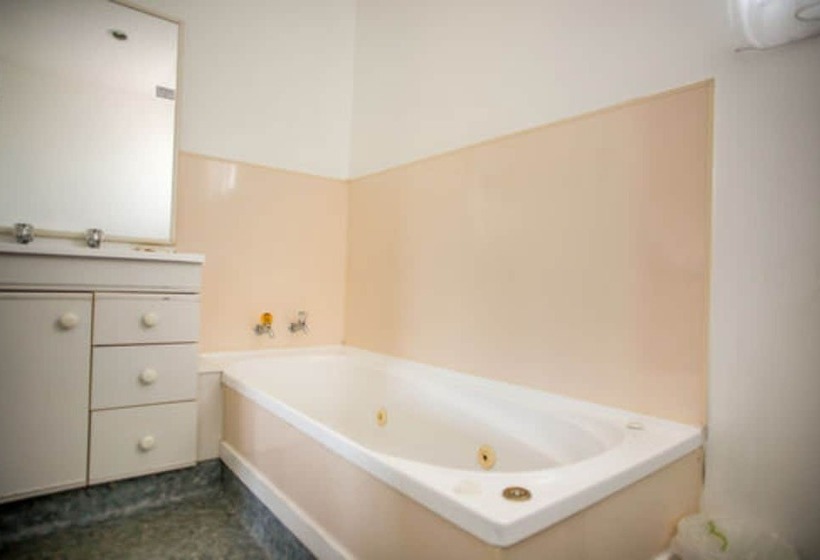 فندق على الطريق Bennetts Thermal Motor Inn