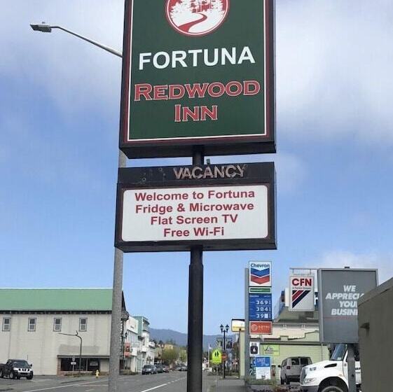 모텔 Fortuna Redwood Inn