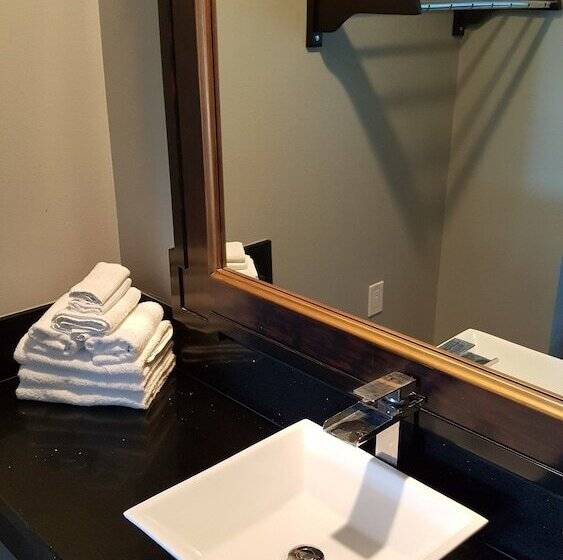 모텔 Fortuna Redwood Inn