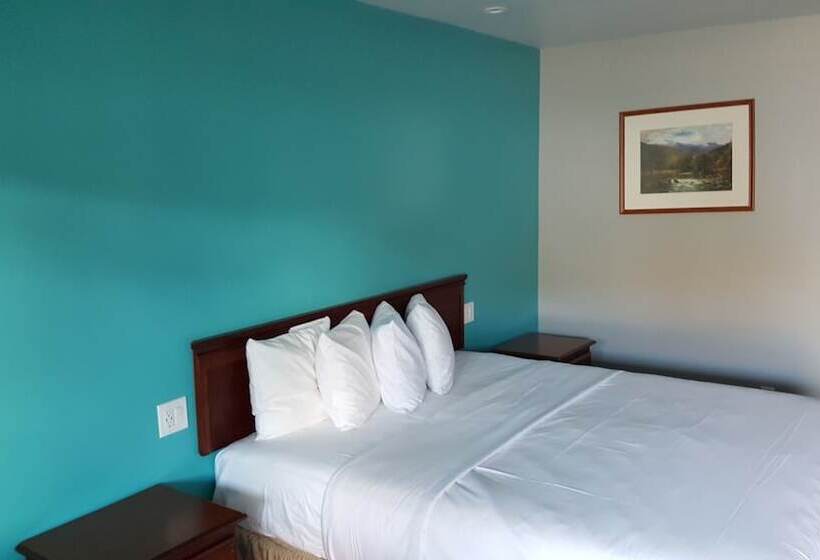 모텔 Fortuna Redwood Inn