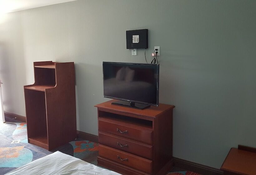 모텔 Fortuna Redwood Inn