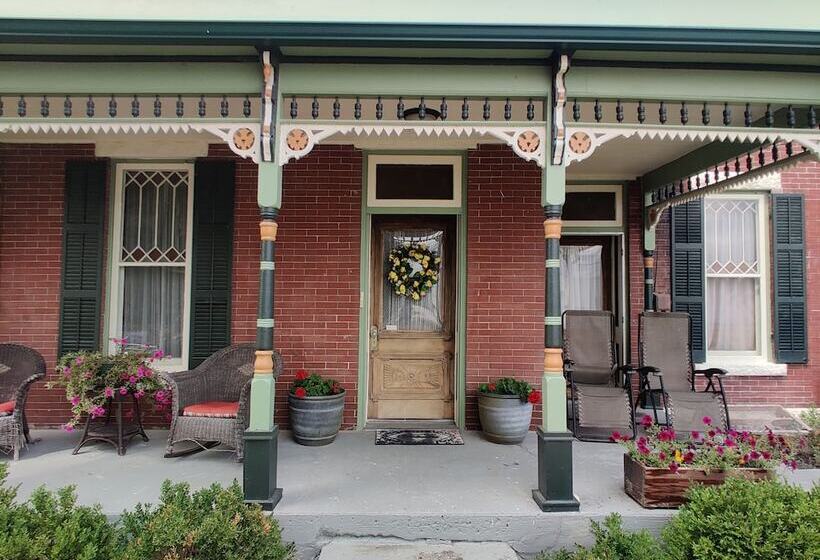 The Nauvoo Grand Bed & Breakfast