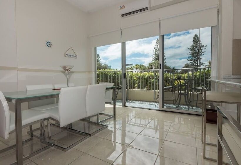 Pacific Plaza Apartments