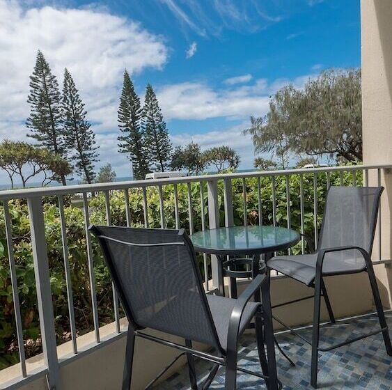 Pacific Plaza Apartments