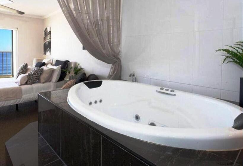 Pacific Plaza Apartments