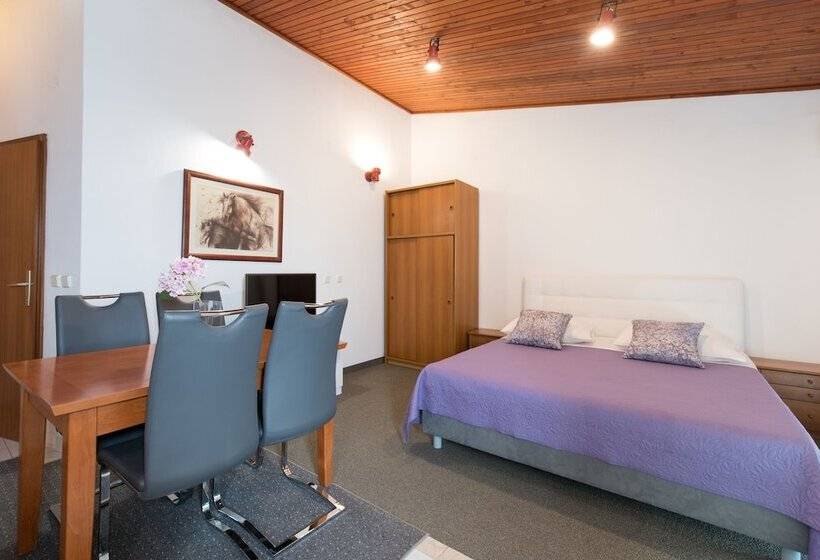 펜션 Beachfront Villa Mediteran