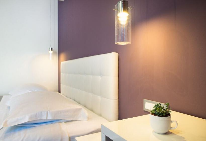 پانسیون Beachfront Villa Mediteran