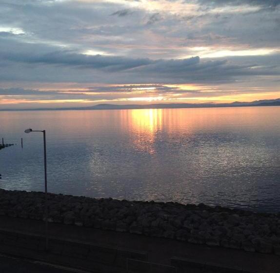 Пансион Yacht Bay View